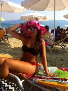 Donna matura attraente per incontri al mare in vacanza