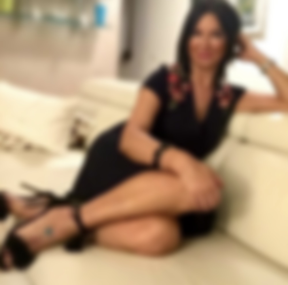 Ritratto autentico e solare di Elisa, 46 anni,